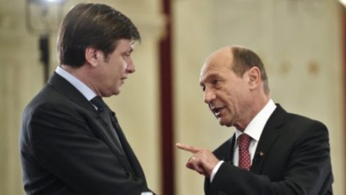 SONDAJ CSCI: Crin Antonescu, depăşit de Traian Băsescu la capitolul încredere